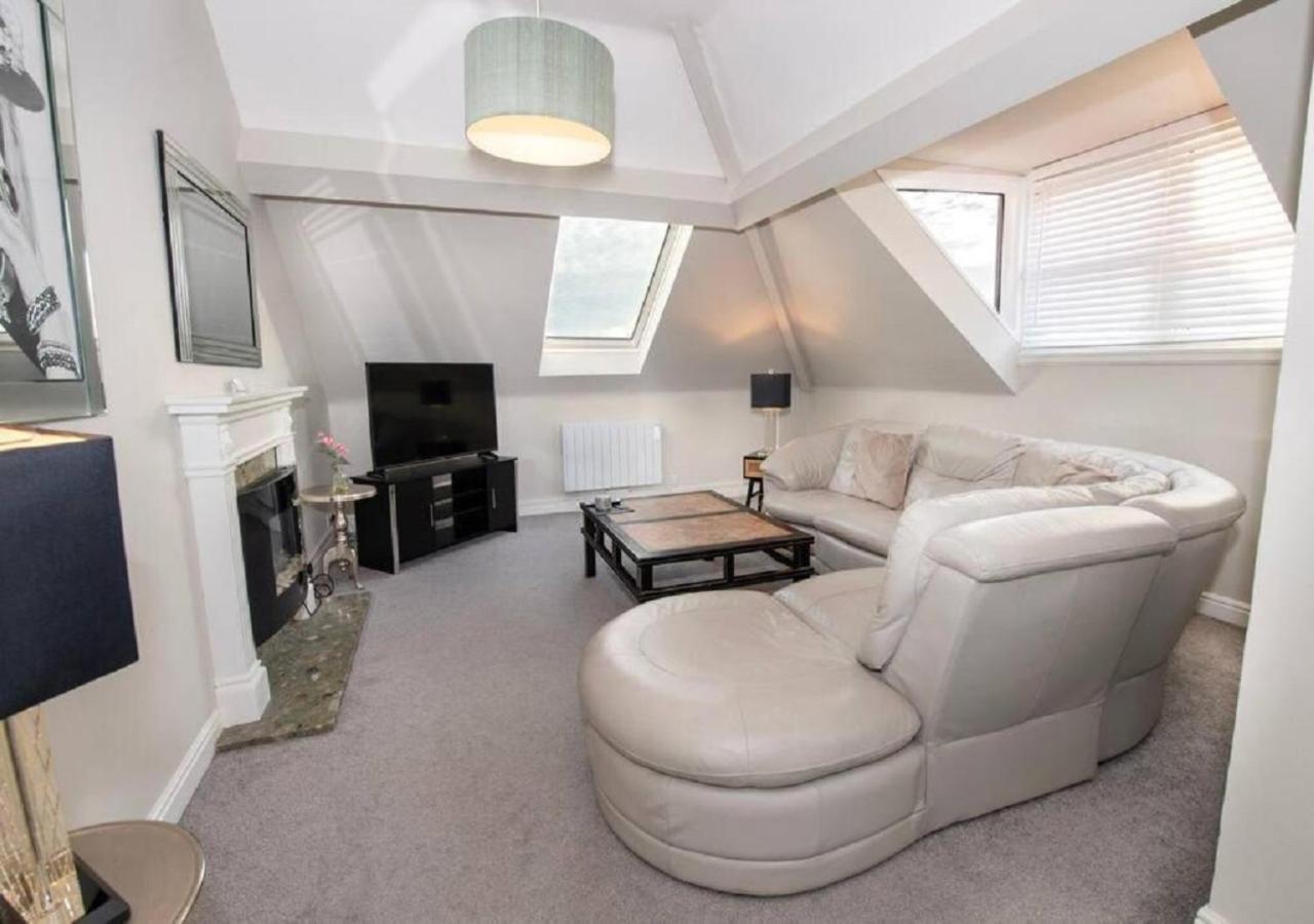 Sandmartin - Top Floor 3-Bed Apartment Sea Views & Parking Scarborough Exterior foto